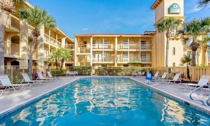 Orlando Hotel | La Quinta Orlando Airport West | 2 Double Beds | Budget-Friendly Stay | Pool