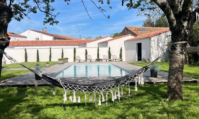 La Rochelle Villa | La Rochelle- Maison de Maître 250 m2 Dans Parc, Grande Piscine, 4 Suites