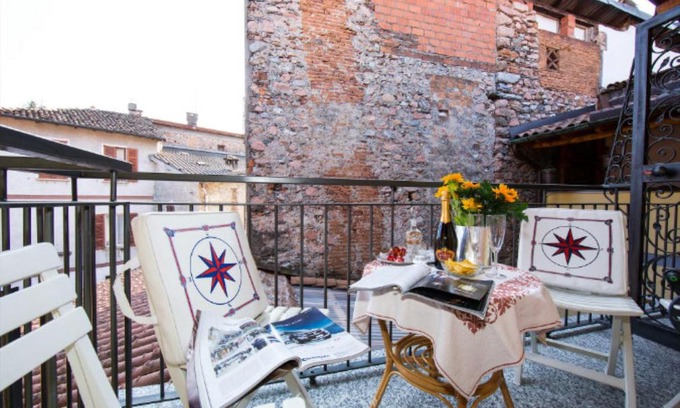 Brusimpiano Apartment | La Romantica