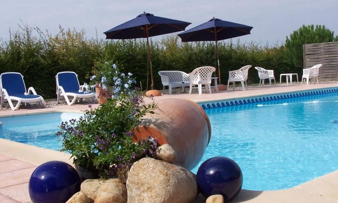 Le Temple-sur-Lot Bed & Breakfast | La Roulotte de la Vallée du Lot