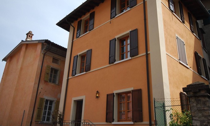 Bogliaco Apartment | La Spiaggetta-Rebomaholidays, large house in the historic centre
