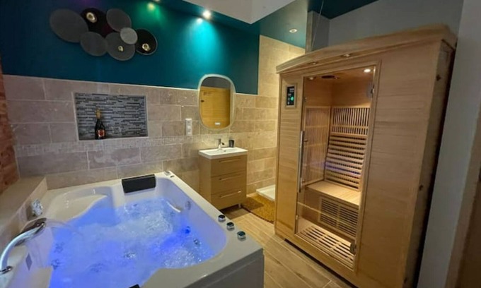 Chartrettes Apartment | La Suite D'amour et Détente Jacuzzi et Sauna