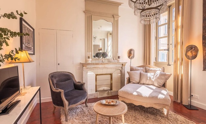 Avignon City Centre Apartment | La Suite N°3 Appt n°IV Charming historic center of Avignon