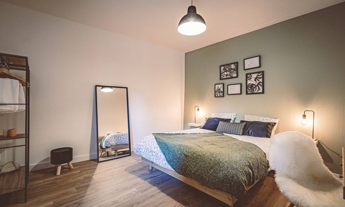 Centre Erlon Apartment | La Suite - Peaceful and close to the station