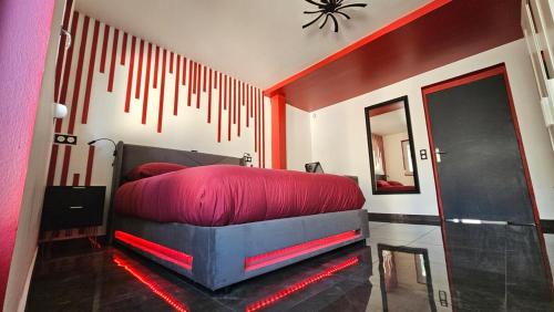 Drancy Apartment | La suite rouge
