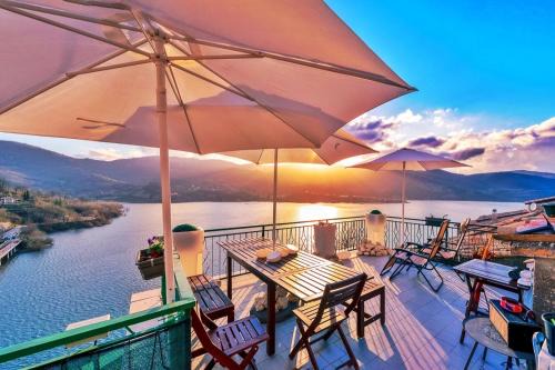 Castel di Tora House | La terrazza sul lago Turano