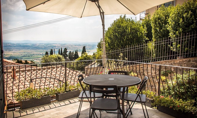 Cortona Old Town Apartment | La Terrazza sulla Valle, with private terrace overlooking the valley!