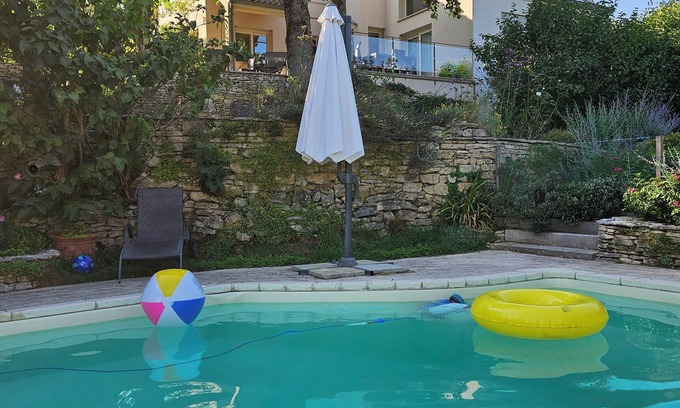 Beaune House | La Terre d'Or, large cozy cottage with garden and pool on the vineyards