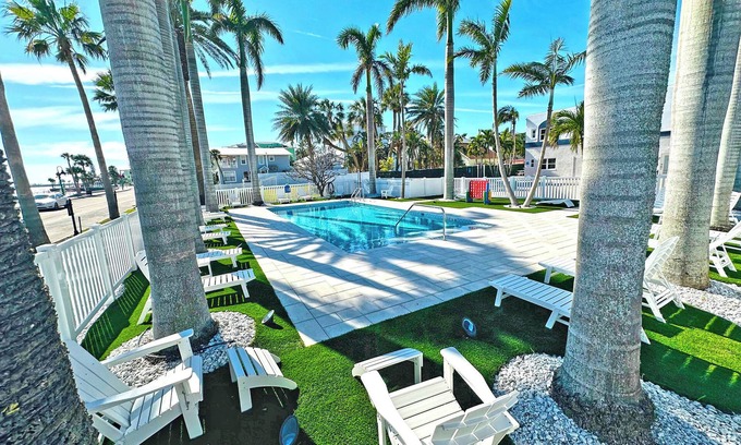 Pass-a-Grille Historic District Apartment | La Tortuga Historic Downtown Pass A Grille St Pete Beach 8