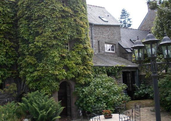Quintin Bed & Breakfast | La Tourelle 22
