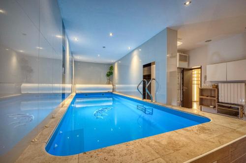 Fontaine Villa | La Villa - Piscine/Karaoké/Jeux