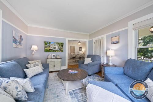 Williams Bay House | Labelle Blue Haven Relaxing Williams Bay Getaway