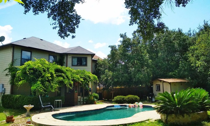 San Antonio House | Lackland/Seaworld Cozy Home with a Private Pool