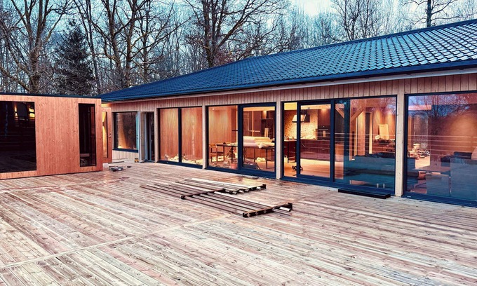 Floda Villa | Ladhus II - Stylish Cliff Home with Sauna & Jetty