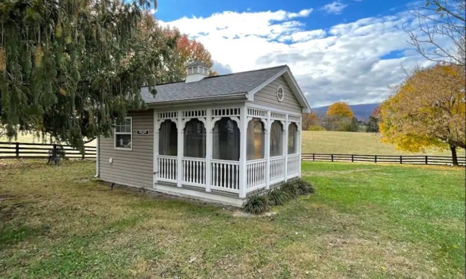 Elkton House | Lady Jane Cottage-Situated on a 250 Acre Riverfront Historic Farm