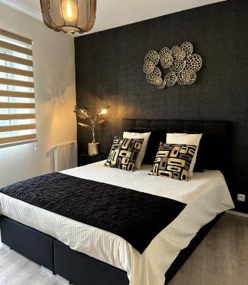 Saint-Laurent Apartment | L’Agathe