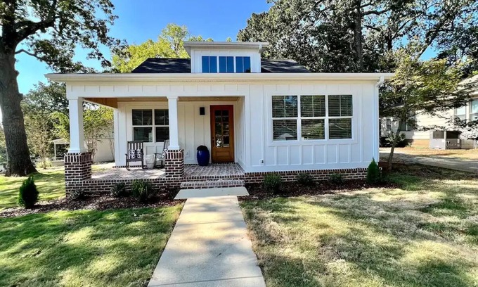 Florence House | Lagniappe in Florencenn