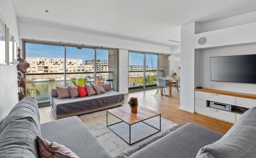 Herzliya Pituach Apartment | Lagoon View 3bd Huge Family Apartment