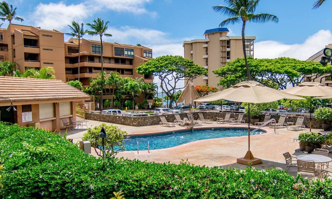 Kahana Resort | Lahaina Resort 1 Bedroom Sleeps 4