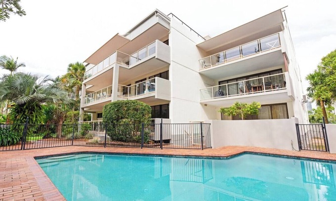 Mooloolaba Apartment | Lahaina Unit 3 - Beachfront Family Friendly Apt.