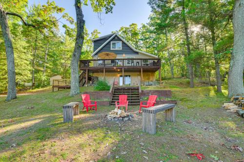 Herron House | Lake Access and Dock Remote Mio-Area Cottage