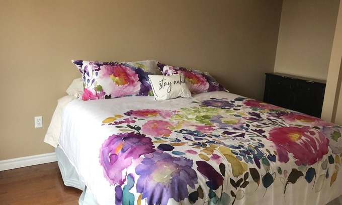 Lower Sackville House | Lake Access Home 3 BDRM 12 minutes to Airport