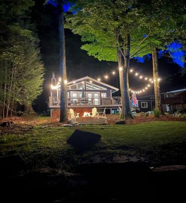 Greentown Ski Chalet | Lake Access with a View! Lake Wallenpaupack .