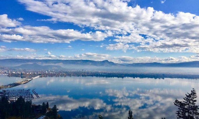 Central Okanagan Bed & Breakfast | Lake and Bridge View Vacation Home