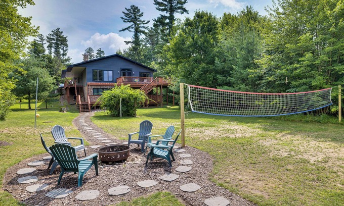 Neillsville Cabin | Lake Arbutus Cabin: Private Dock & Pontoon Rental!