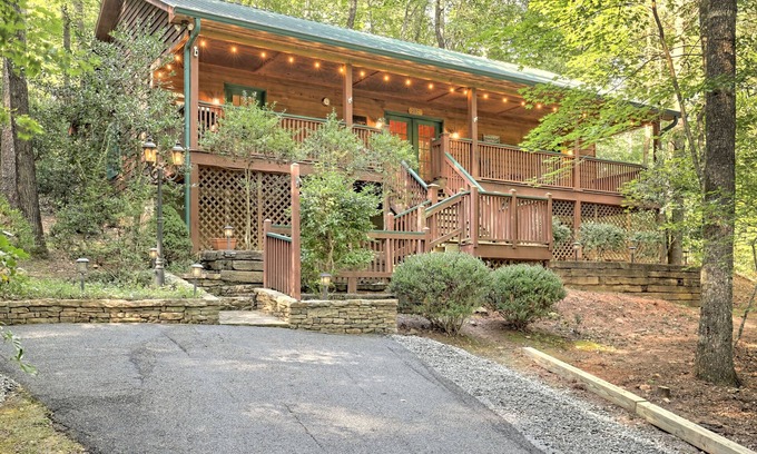 Wiley Cabin | Lake Burton Retreat: Cozy Cabin & Near Eateries
