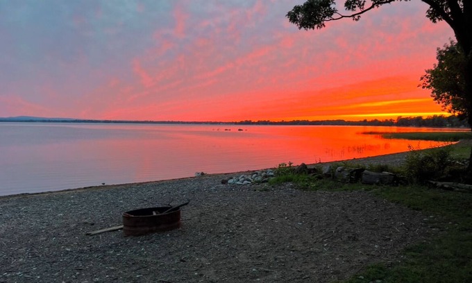 Alburg Cottage | Lake Champlain 2-bedroom cottage with kayaks and bikes in beautiful Alburgh.