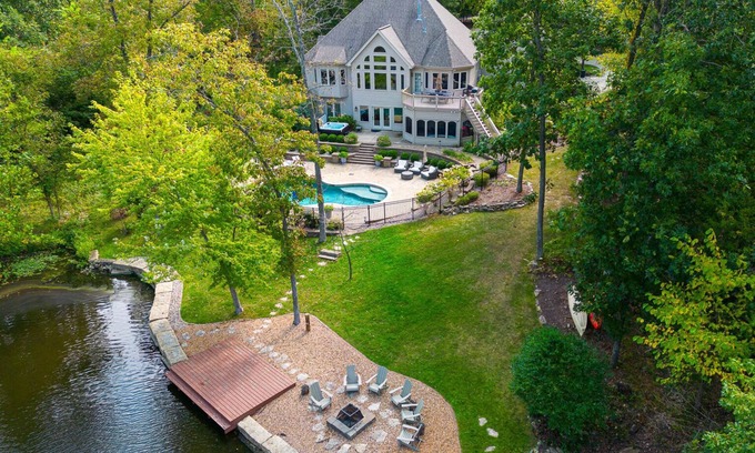 Innsbrook House | Lake Charrette Retreat at Innsbrook