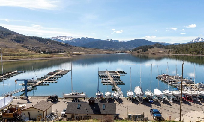 Dillon Apartment | Lake Cliffe #303, Building E By Summit County Mountain Retreats