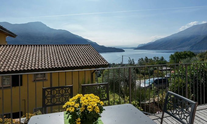 Vercana Apartment | Lake Como - Residence La Collina - Orange