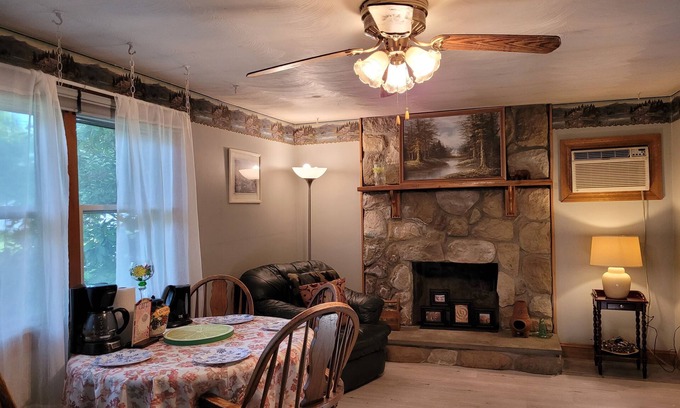 Melrose House | Lake Congamond Cozy Stylish Comfortable House