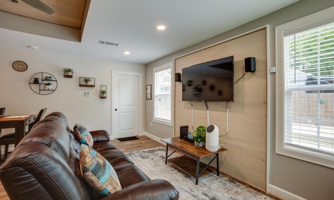 Willis House | Lake Conroe Vacation Rental half Mi to Boat Launch!