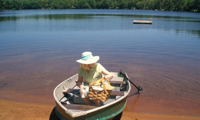 Northwood Apartment | Lake Cottage Studio, Sandy Beach, RowBoat & Kayaks, Awesome Fishing, Swimming