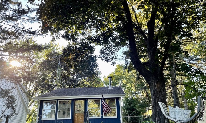 Delafield House | Lake Country Guest Cottage