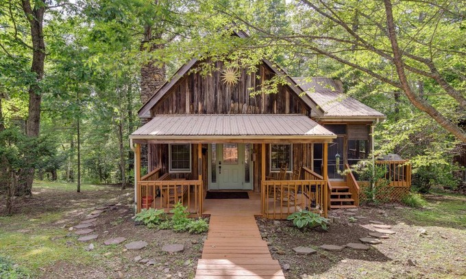 Sloans Valley House | Lake Cumberland Resort Cabin with Community Perks!