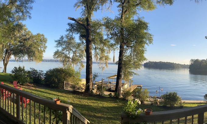 Telogia Cottage | Lake Escape~Tranquility sleeps 8+ in Tallahassee
