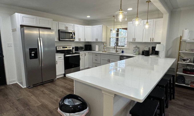Central House | Lake front 2.5 miles from Clemson with private cove