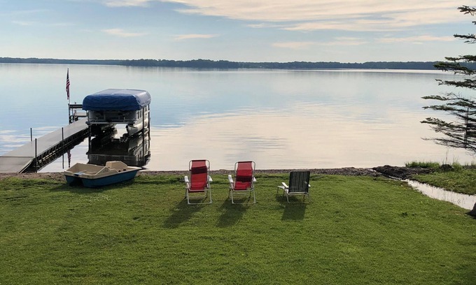 Sturgeon Lake Cabin | Lake Front Cabin On Sturgeon Lake! Amazing sandy beach for swimming!