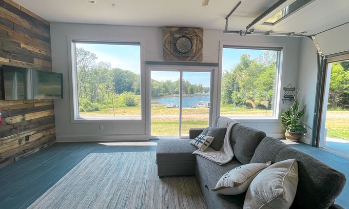 Bradley Cottage | Lake Front Cottage