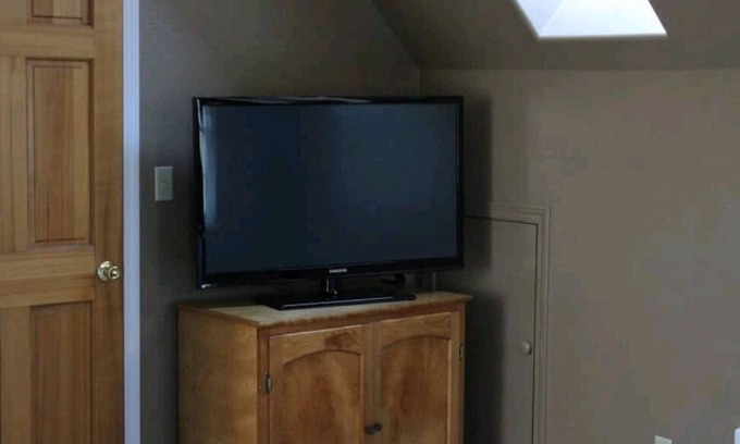 Klamath County House | Lake Front Home on the door steps of Crater Lake