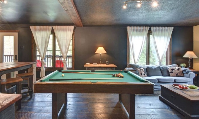 Cantley Apartment | Lake Front Loft 4 |Hot Tub | Pool Table | Sleeps 4