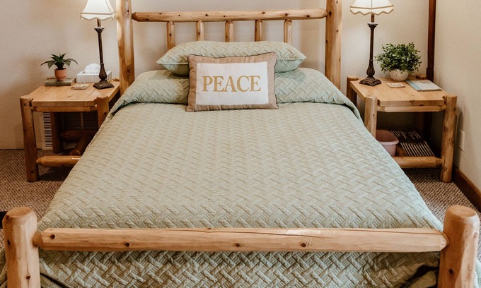 White Cloud Apartment | Lake Front Rustic Suite Rental