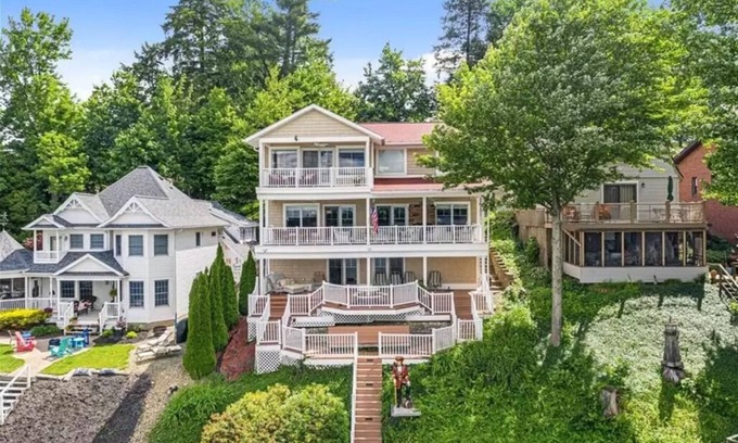 Conneaut Lakeshore House | Lake Front with 3 floors ~ Private Dock with 2 slips ~ Sleeps 16