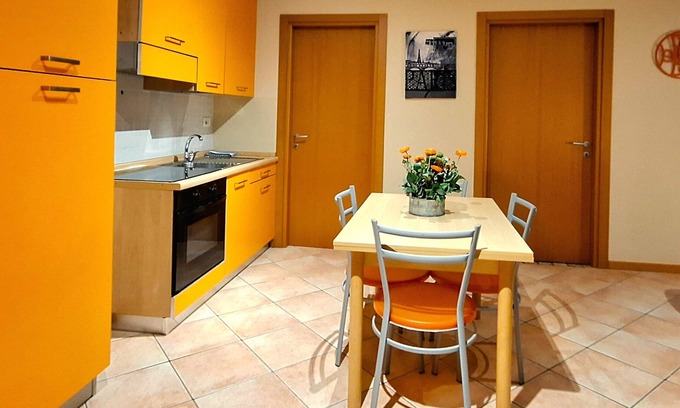 Lazise Apartment | Lake Garda comfortable three-room apartment sleeps 4 with wi-fi and smart TV