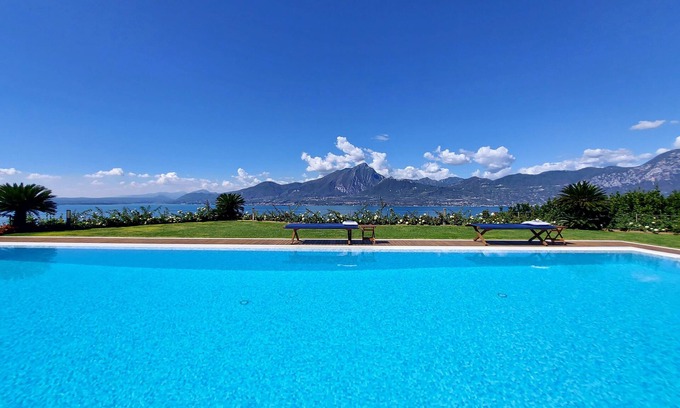 Frader Apartment | Lake Garda luxury studio with pool