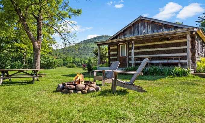 Warrensburg Cabin | Lake George Area Cabin near Hudson River Access